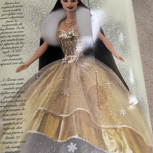Celebration Teresa Holiday 2000 Barbie - Picture 7 of 13